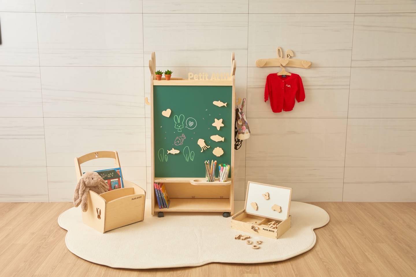 ラビットアティ ブラックボード本棚